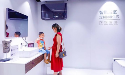 海尔2019电博会萌娃体验智慧浴室:刷牙没法偷懒了