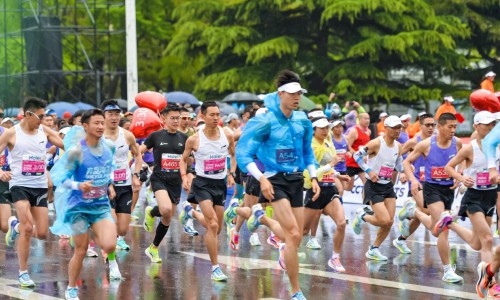 青岛马拉松领跑时代新赛道