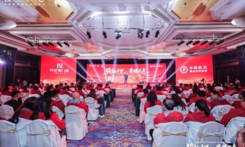 央视舞台演绎品牌盛宴，轩尼斯门窗开启“航天+央视”新纪元